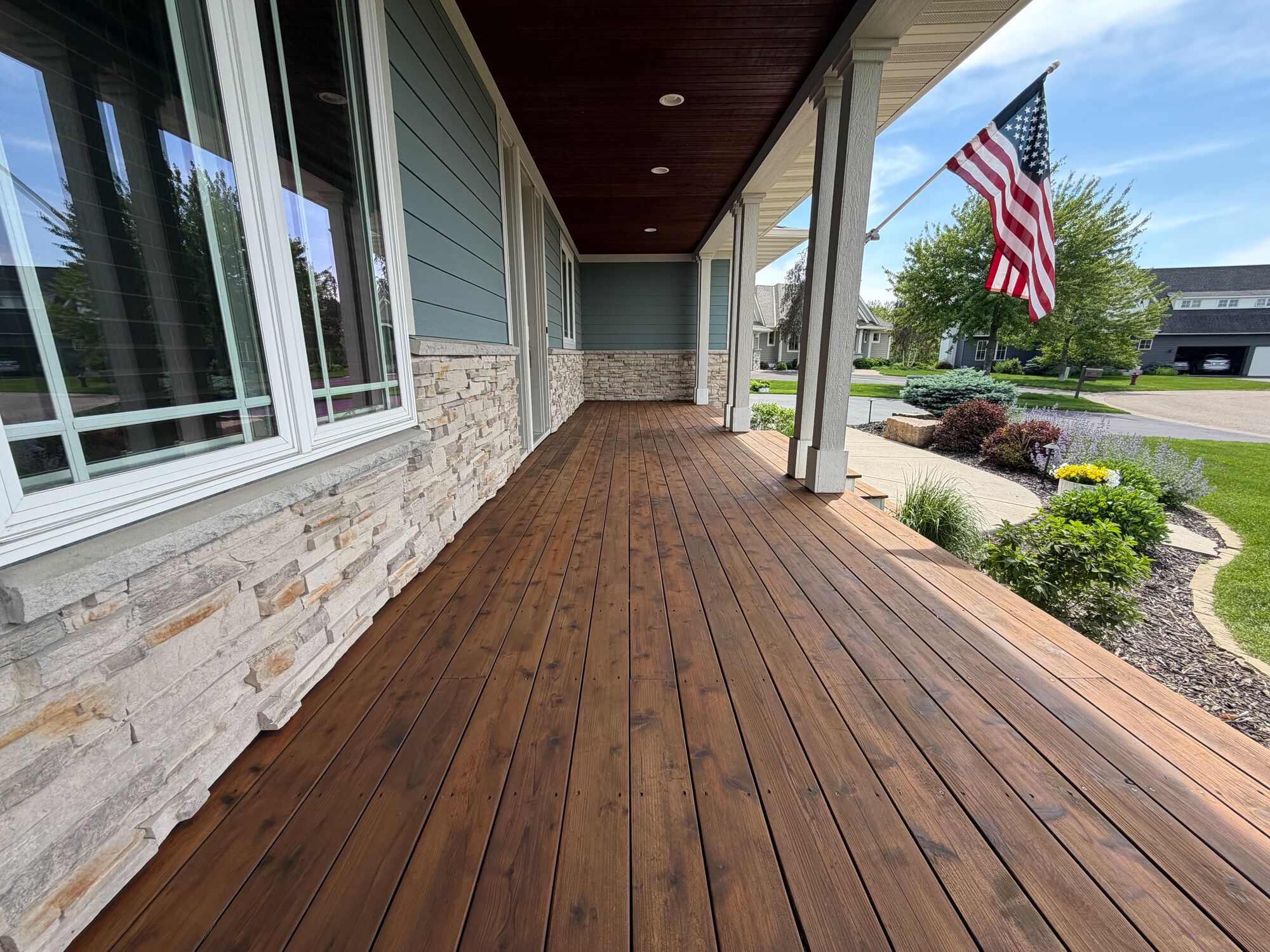 Deck Staining & Wood Refinishing